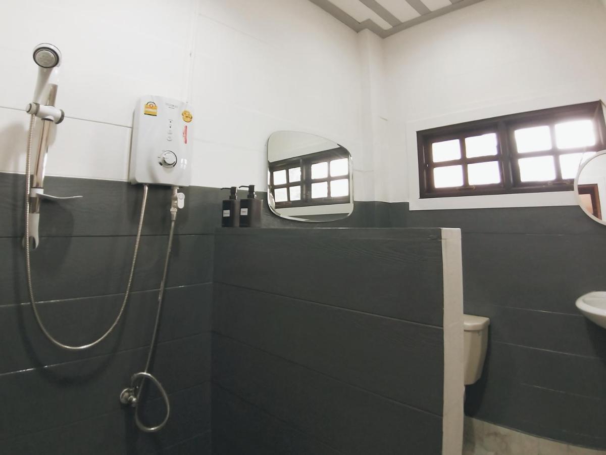 The Warehouse - Ayutthaya Apartment Luaran gambar