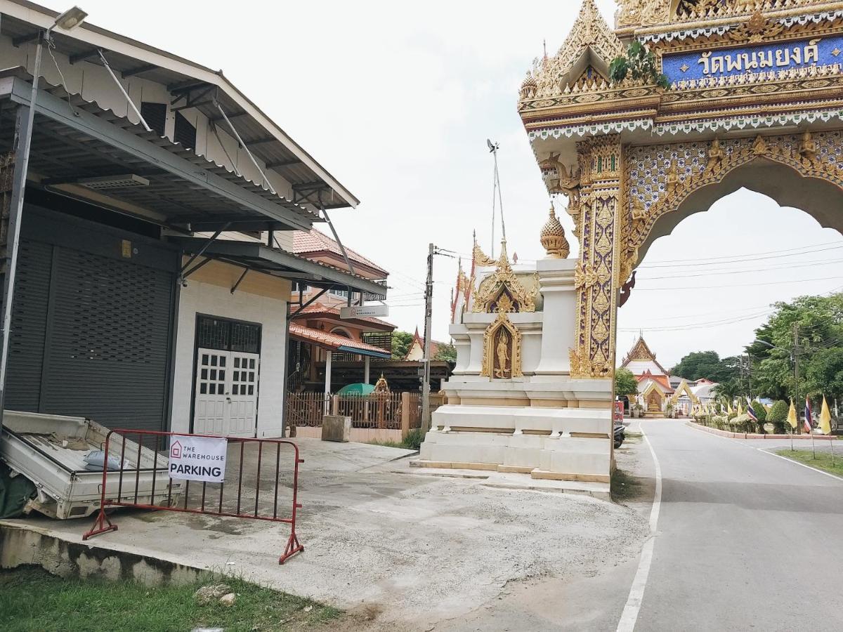 The Warehouse - Ayutthaya Apartment Luaran gambar