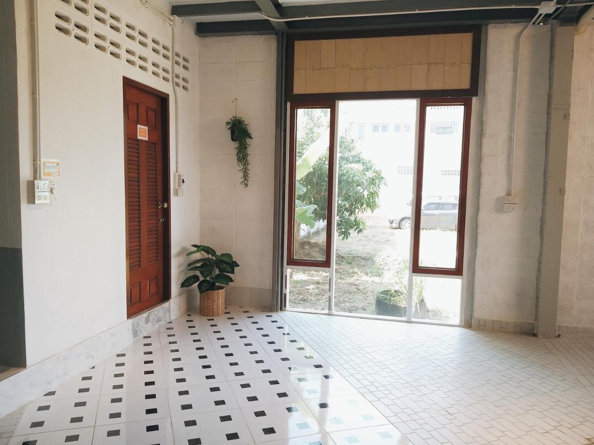 The Warehouse - Ayutthaya Apartment Luaran gambar