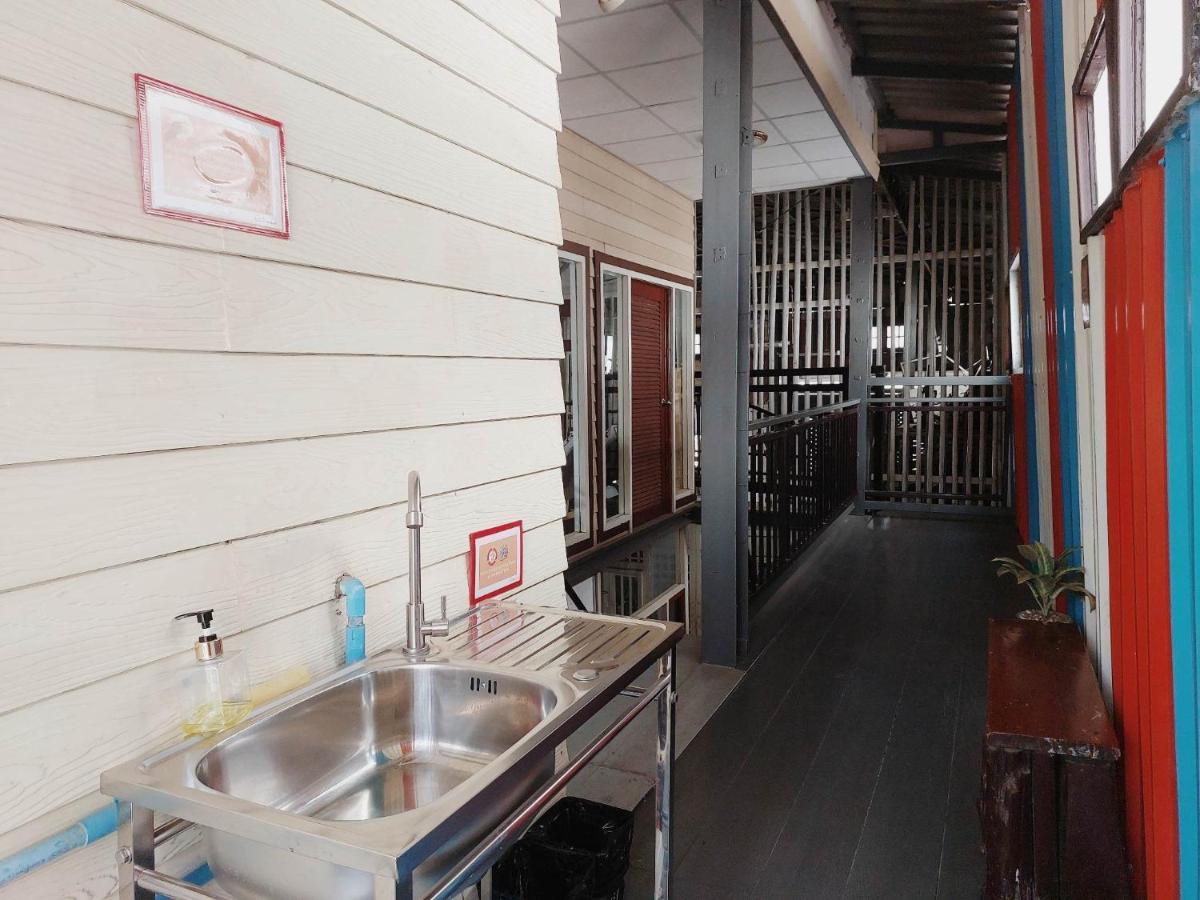 The Warehouse - Ayutthaya Apartment Luaran gambar