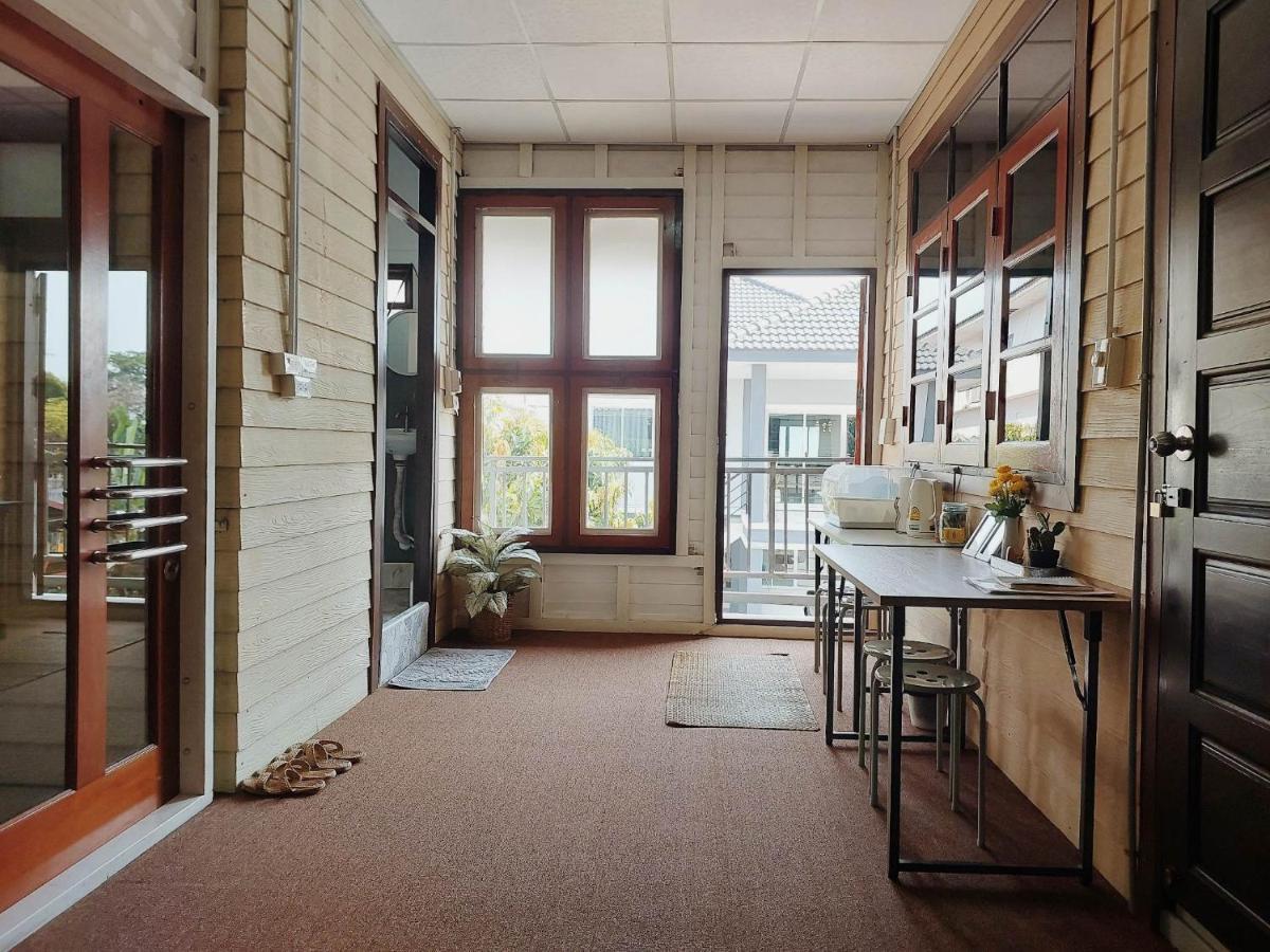 The Warehouse - Ayutthaya Apartment Luaran gambar